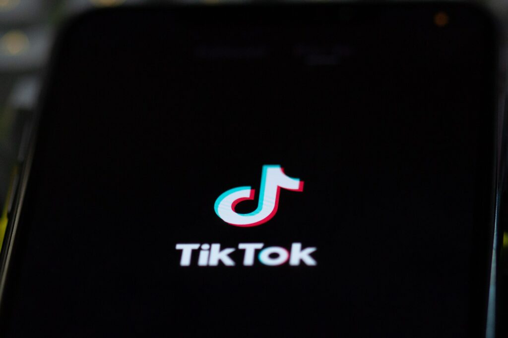 A report released today by the Reboot Foundation reveals a link between the amount of time teens spend in TikTok and whether they think scientific advancements are benefiting – or hurting – society.